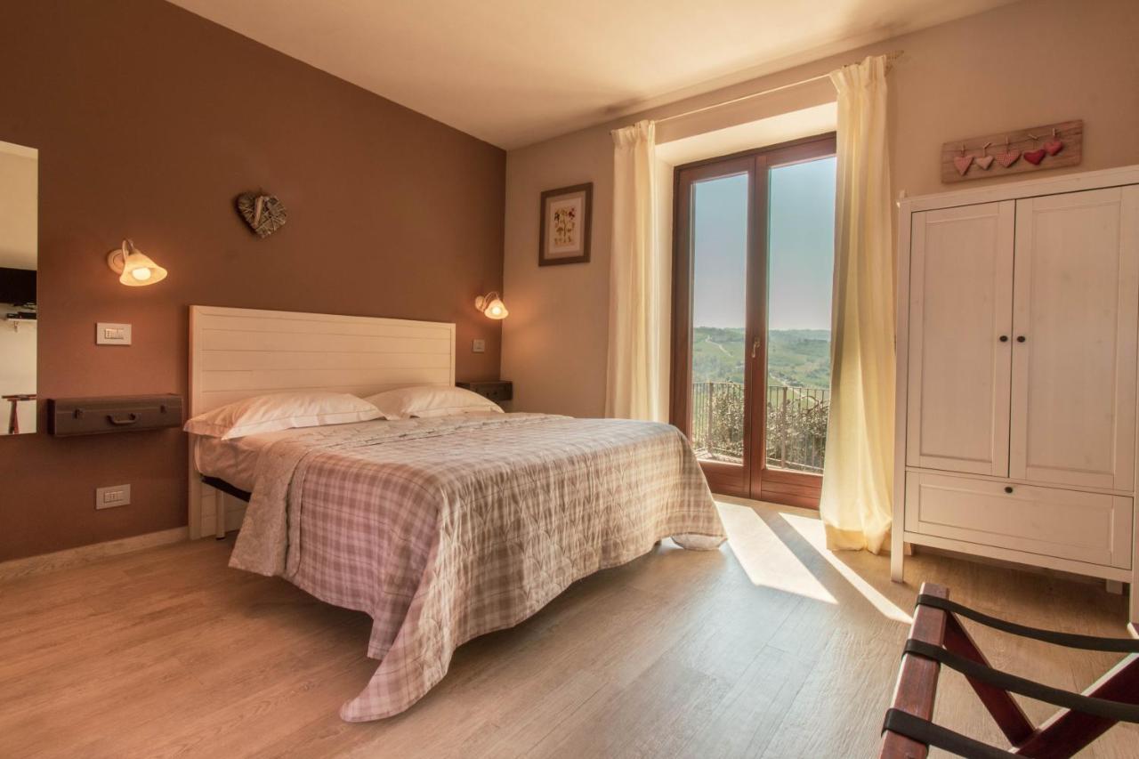 Poggio Dei Farinetti Bed and Breakfast Diano dʼAlba Exteriör bild