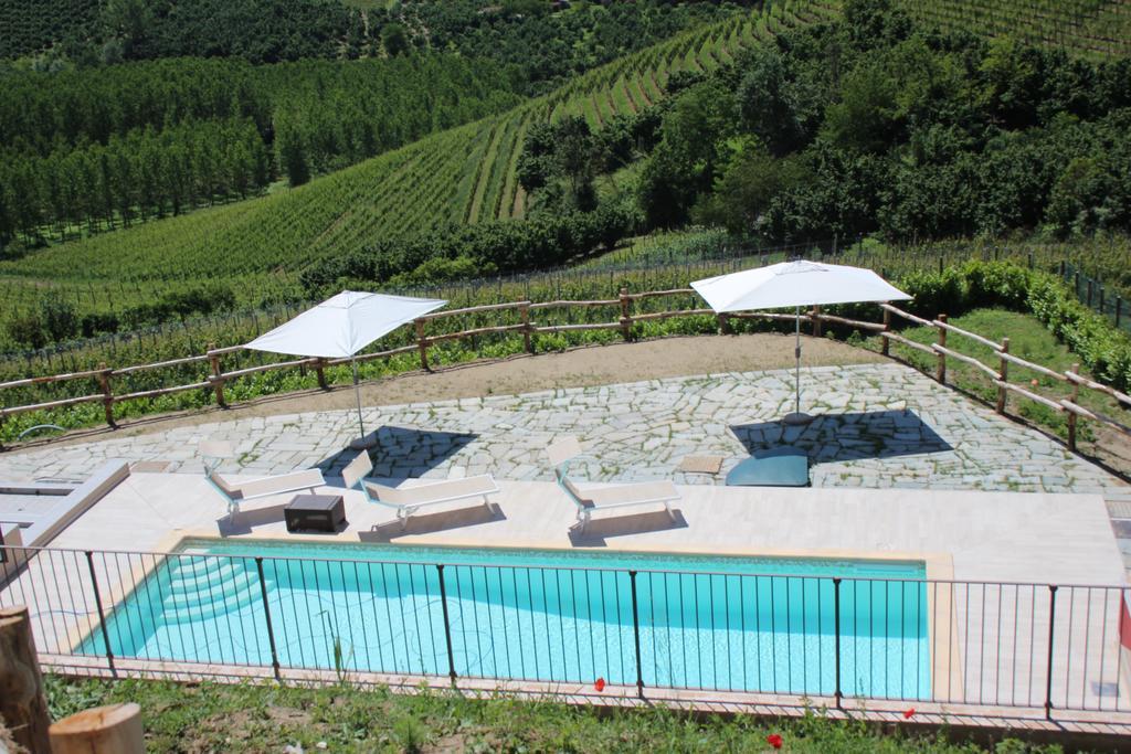Poggio Dei Farinetti Bed and Breakfast Diano dʼAlba Exteriör bild