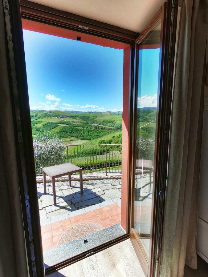 Poggio Dei Farinetti Bed and Breakfast Diano dʼAlba Exteriör bild